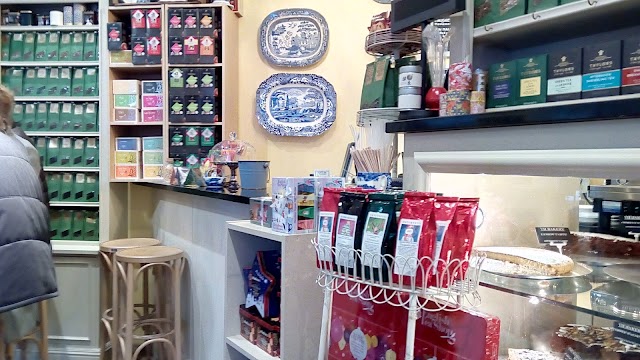 The Victorian House Sconery & Tea to Go