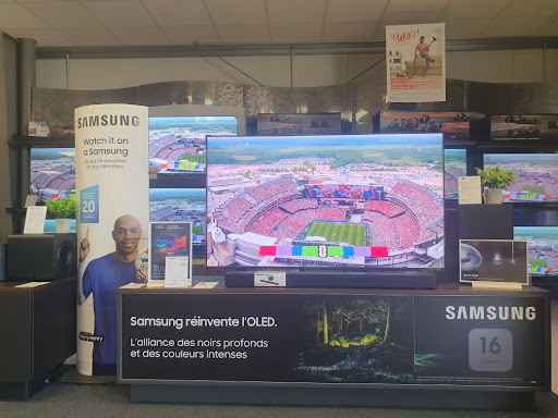 Découvrez en exclusivité chez Télé Meuse le tout nouveau téléviseur Samsung équipé de la technologie RGB Micro LED ! Profitez d'une précision d'image inégalée grâce à ses LEDs microscopiques pour un rendu visuel époustouflant, encore plus impressionnant que la technologie Mini LED. Venez vite admirer cette révolution technologique en magasin et laissez-vous séduire par une expérience visuelle hors du commun. À très bientôt chez Télé Meuse !