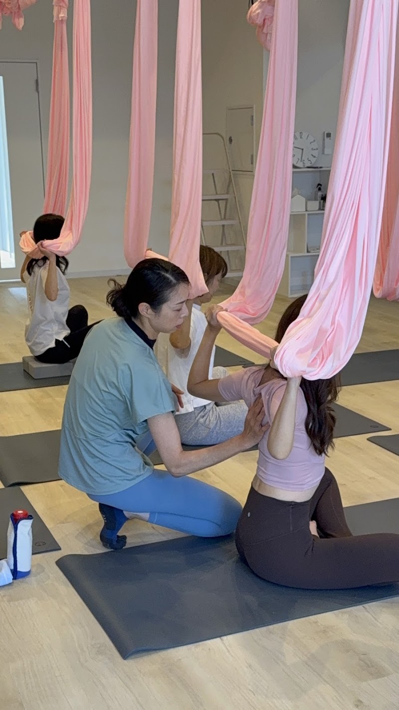 Huali（フアリ）｜エアリアルヨガ・ピラティス 豊中