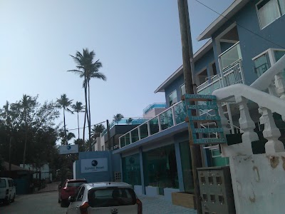 Photos of Eleven Palms by Inmense