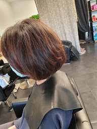 Photo n°1 de A Propos De à Cranves-Sales (Salon de coiffure)