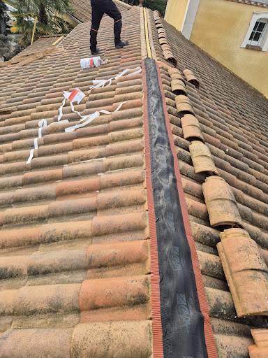 Photo de Legrand Pro Couvreur à Ingrandes (86220)