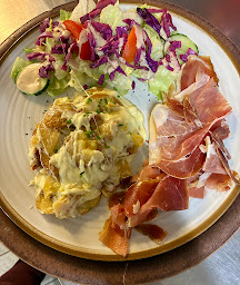 Photo n°3 de Logis Hôtel Restaurant du Commerce Bar Terrasse à Volvic (Hôtel)