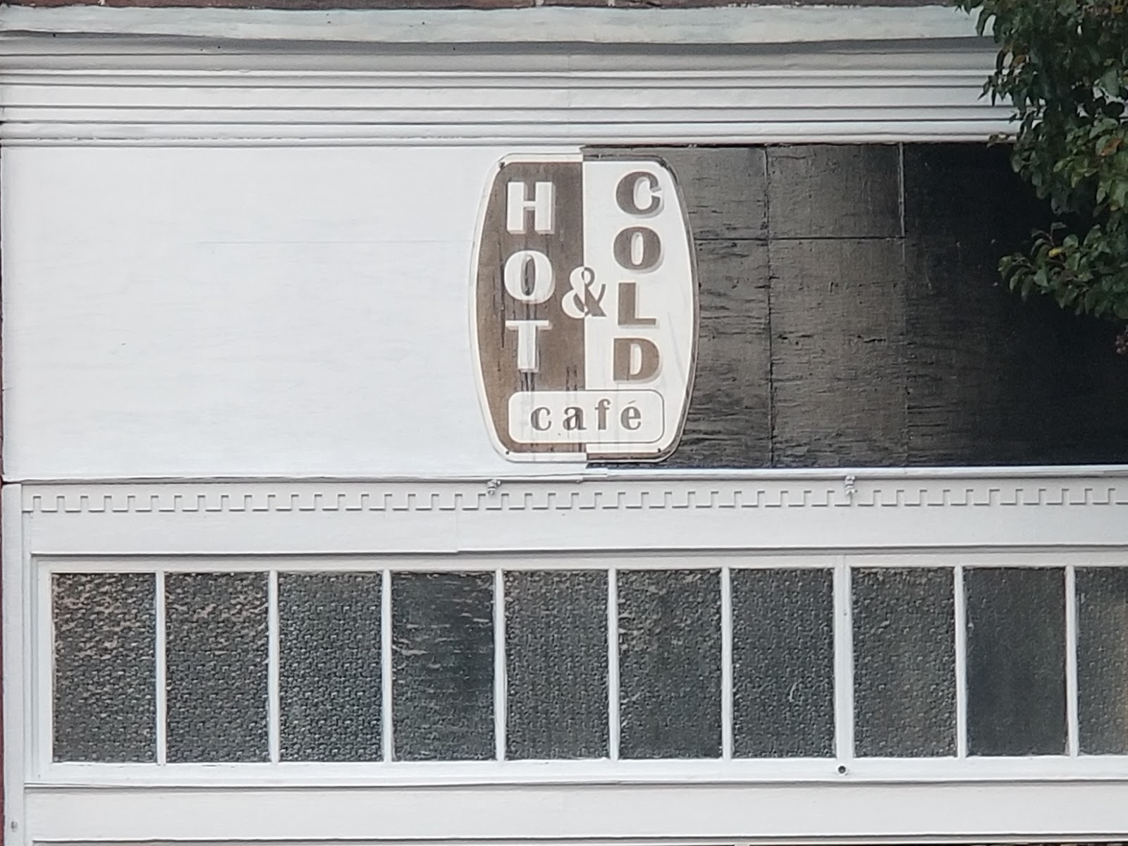Hot and Cold Cafe — photo 3