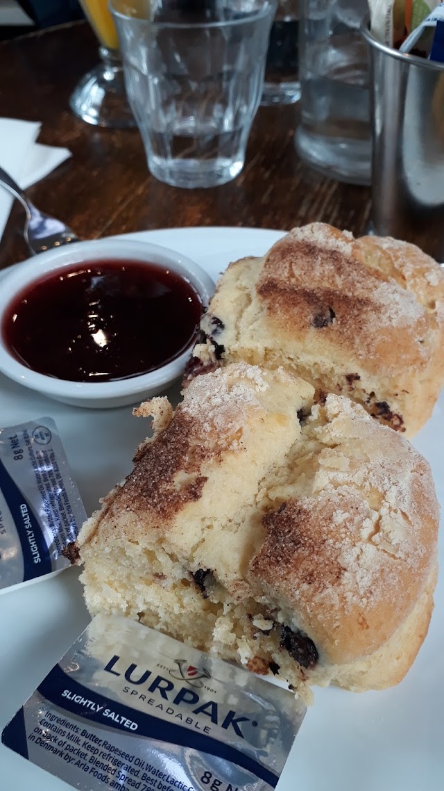 Cafe Madeleine
