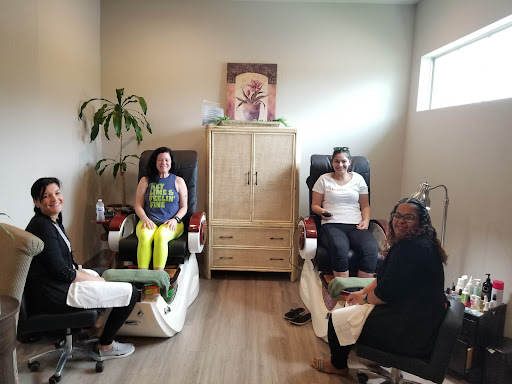 Serendipity Salon and Spa (West Virginia & Cross street) - Thumbnail