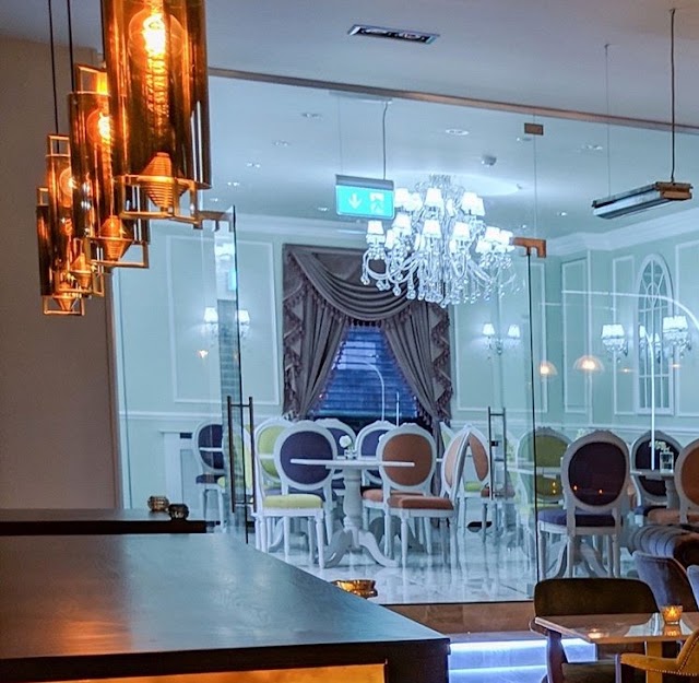 Ladana Sheesha Café