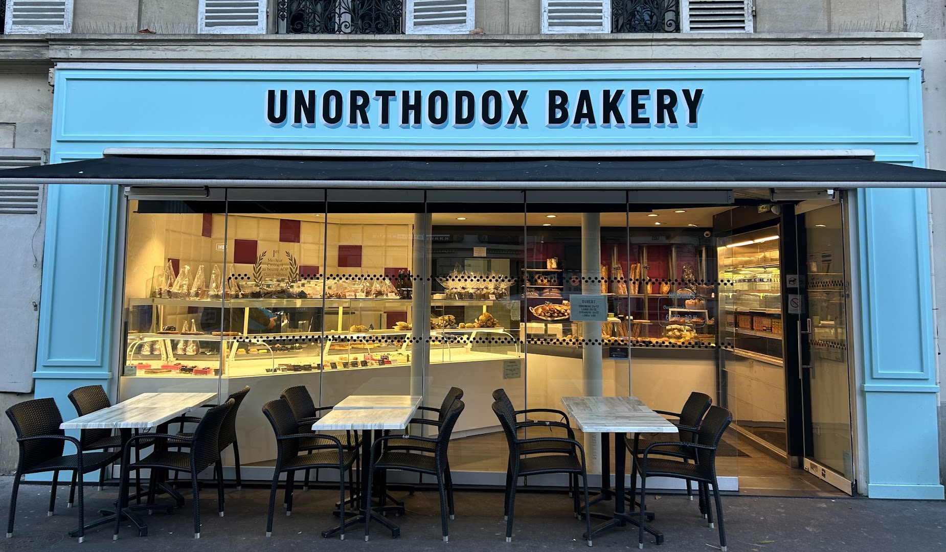 Unorthodox Bakery vitrine