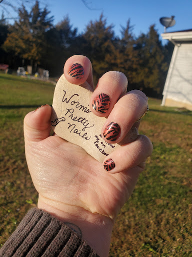 Worms Pretty Nails - Visual