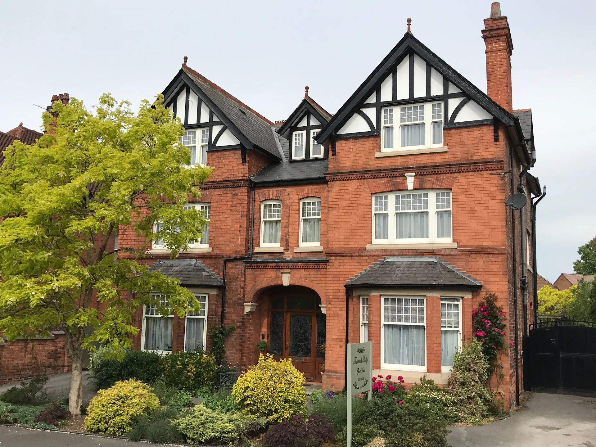 Thornhill Lodge Guest House