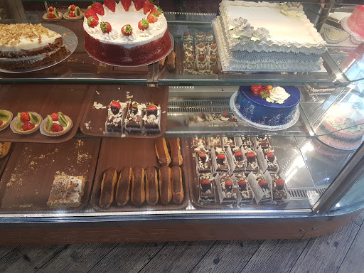 Adali Cake & Patisserie Logo