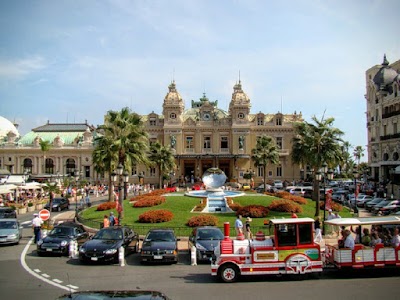 Photos of Bottega Veneta Principality of Monaco Jardin des Boulingrins