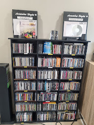 Photo n°4 de VINYLES 85 à Fontenay-le-Comte (Magasin de CD d'occasion)