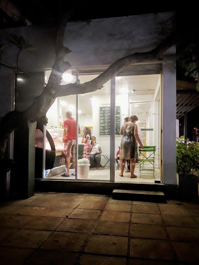 Photos of Caf&eacute; J