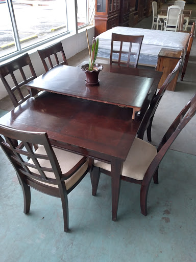 The Furniture Store and Fleamarket of Paris, BOOTH RENTALS AND FLEA MARKET - United States