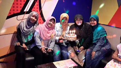 Photos of Melly Glow Karaoke
