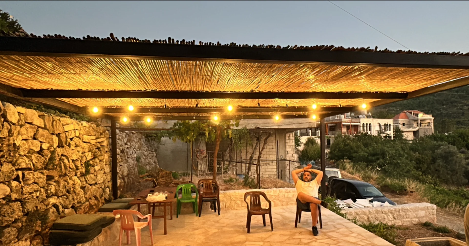 The Century House - بيت العقد