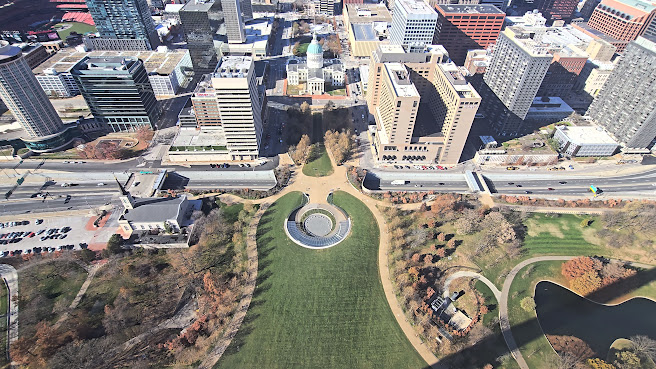 Gateway Arch National Park by null