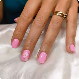 Photo n°7 de Ongle en couleur à Ballon-Saint Mars (Salon de manucure)