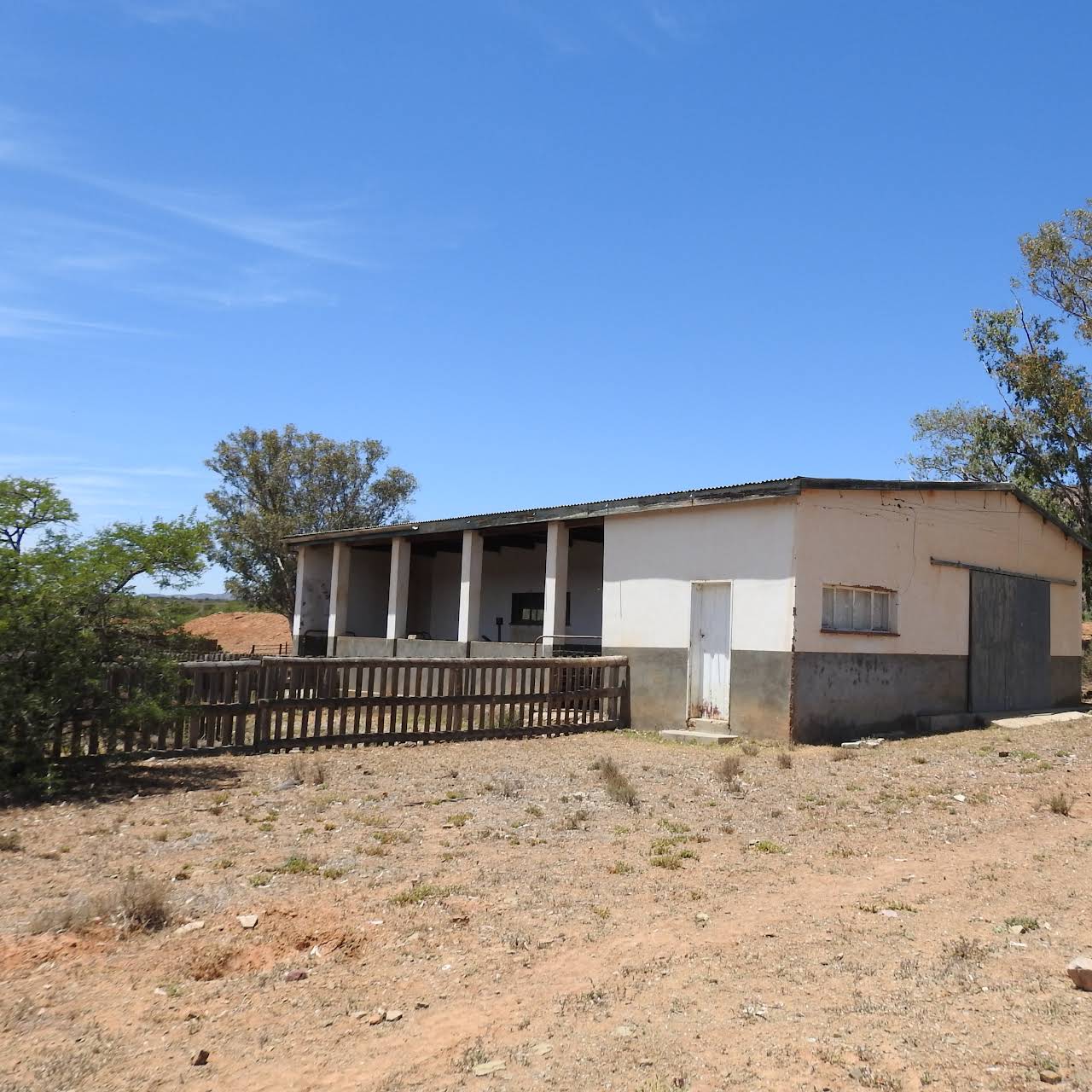 Karoo farm for Sale / Karoo plaas te koop Steytlerville Farm