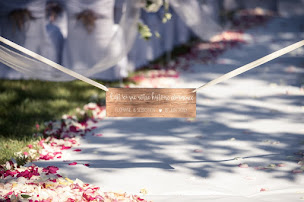 Photo n°17 de A deux mains tenant - Cérémonies Laïques et Organisation de Mariage à Rognes (Centre de formation)
