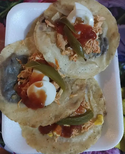 "ANTOJITOS IKER" Logo