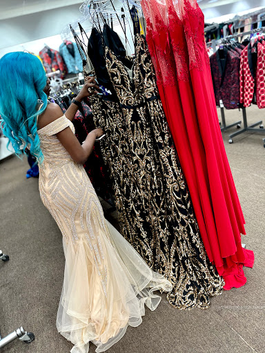 M&K suits and Dressess Memphis - Thumbnail