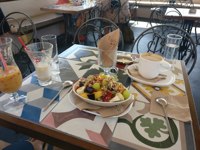 Emvasis Cafe - Cocktail Bar