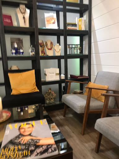 Dulce Calvo perfumería y centro de estética Gallery - Spain