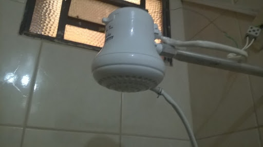 Adão eletricista e bombeiro hidráulico