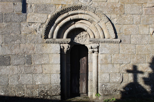 Iglesia de San Miguel do Monte