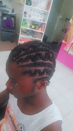 Photo n°12 de Sharon HairWorld à Lons-le-Saunier (Salon de coiffure)