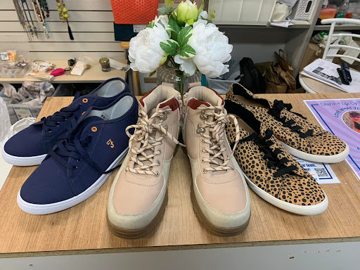 Church 4 Life Op Shop Woodrising - Thumbnail