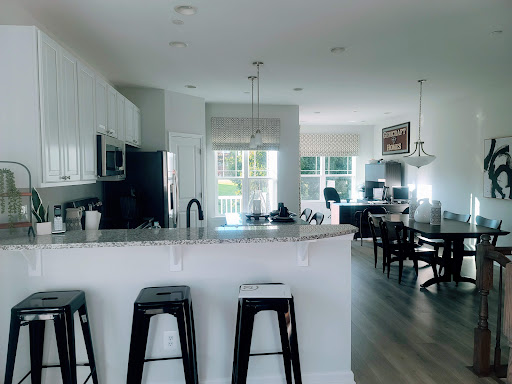 Danielle Dixon Realtor - Century 21 New Millennium - Thumbnail