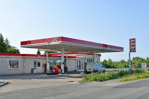 Leo Tankstelle Almke