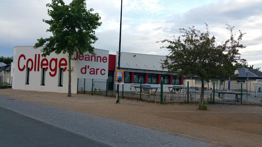 Middle School Jeanne D'arc School Group Saint-Aubin-La-Salle Logo