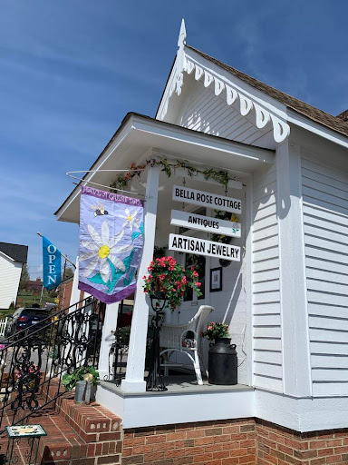 Bella Rose Cottage Gallery - United States