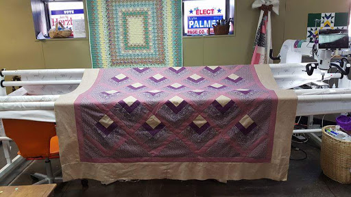 Handcart Quilts And Yarn Logo