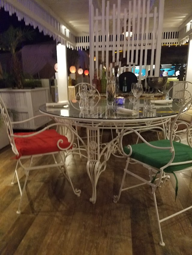 alancha Restaurant Bar and stage