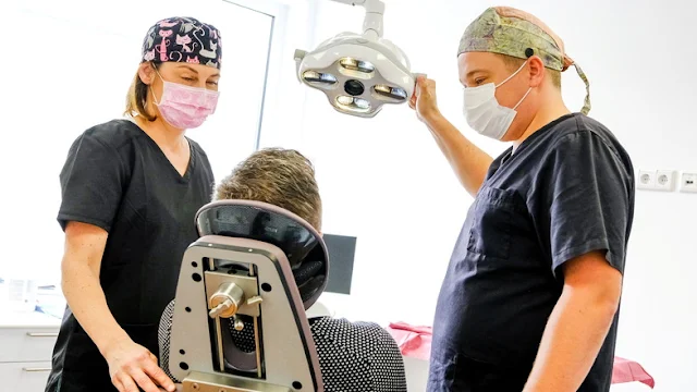 Oralchirurgie - Dr. Beate Planert & Dr. Jakob Angrik