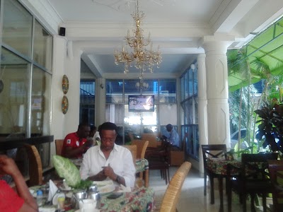 Photos of LE CHANDELIER