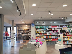 Photo n°13 de Shop Coiffure Caluire et Cuire à Caluire-et-Cuire (Magasin de cosmétiques)