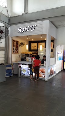 Roti 'O, Author: Cahyana Wiyana