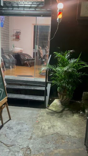 Número de telefone de Pupo’s Barbershop