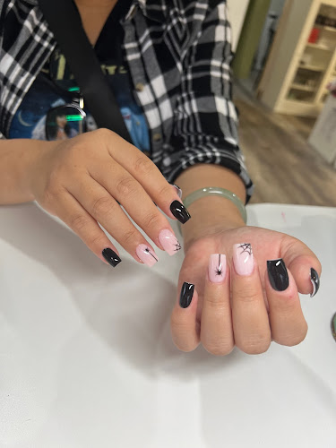 Zen Zen Nail Lounge interior view