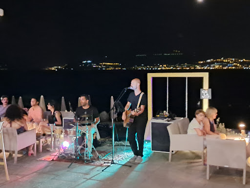 Celavi restaurant & cocktail beach bar Logo