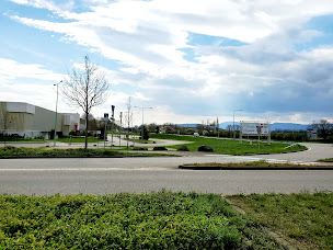 Photo n°57 de Zone de loisirs Le Trèfle à Dorlisheim (Centre commercial)