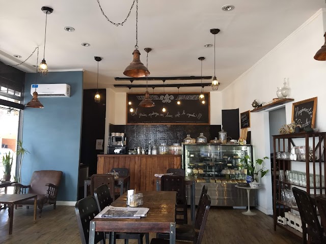 Querido Watson Cafe