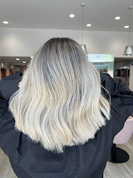 Photo n°26 de Le salon de Jessica Villeurbanne à Villeurbanne (Salon de coiffure)