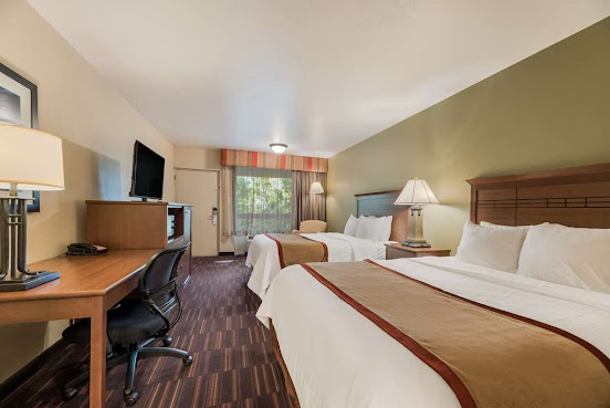 Town & Country Inn by null